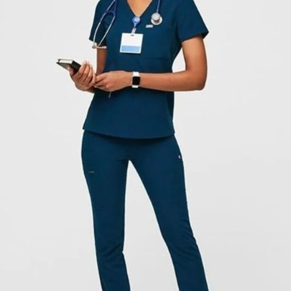 FIGS Catarina™ One-Pocket Scrub Top (Deep Reef) - Picture 2 of 8